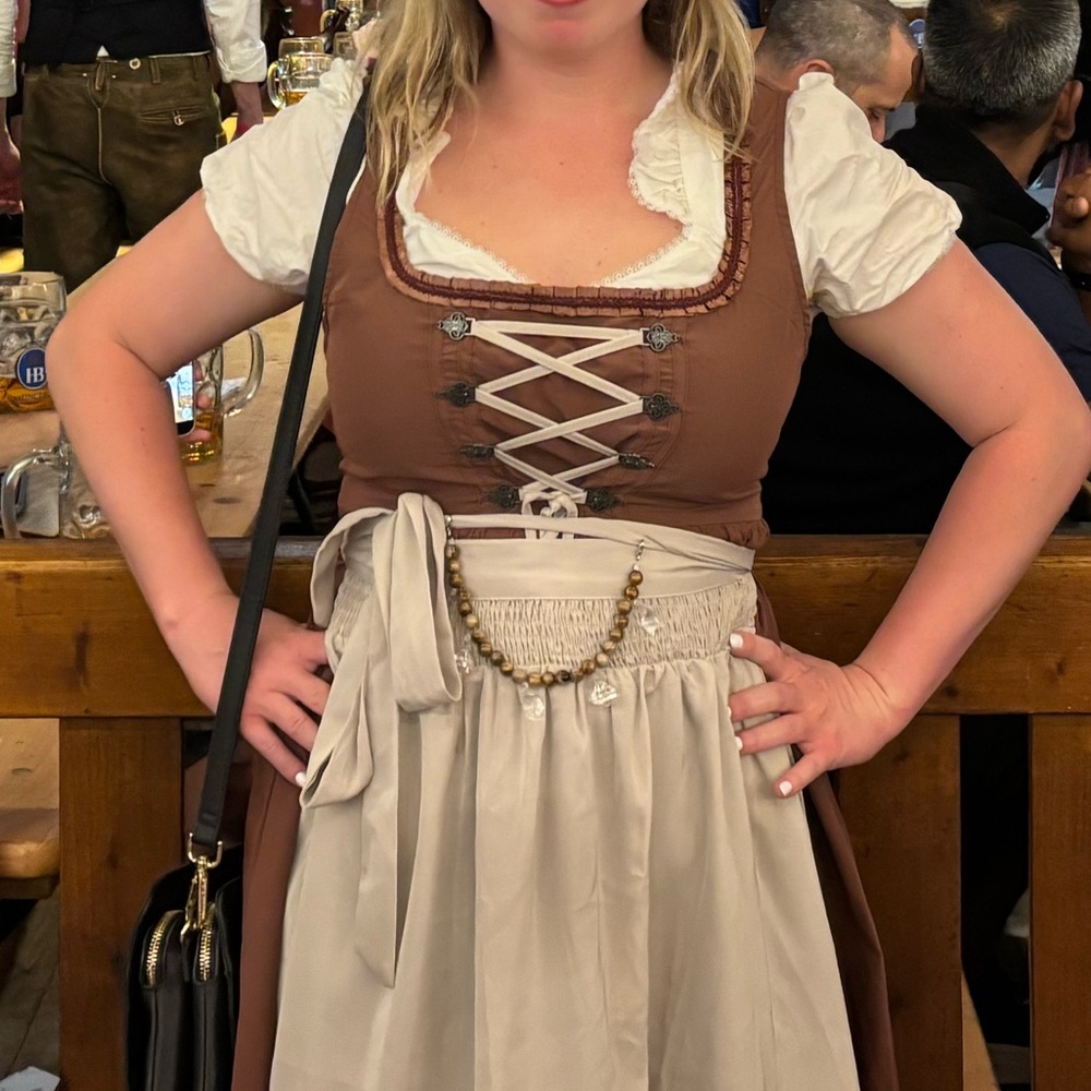 White Ruffled Women's Dirndl Oktoberfest Under Top - Picture 9 of 9